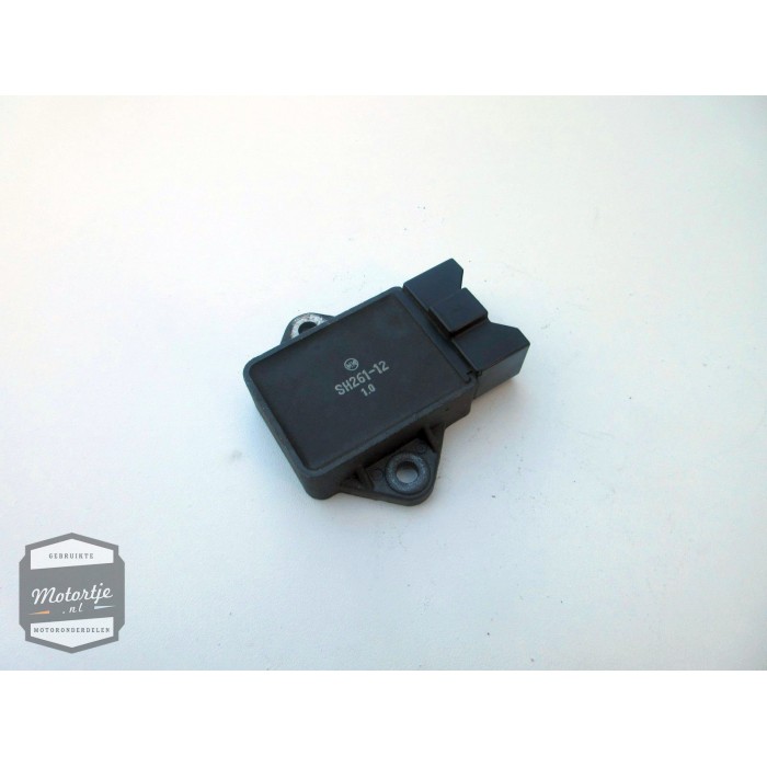 Honda ST1100 spanningsregelaar / gelijkstroom wisselaar regelaar / spanning regelaar Honda ST1100 spanningsregelaar / gelijkstroom wisselaar regelaar / spanning regelaar